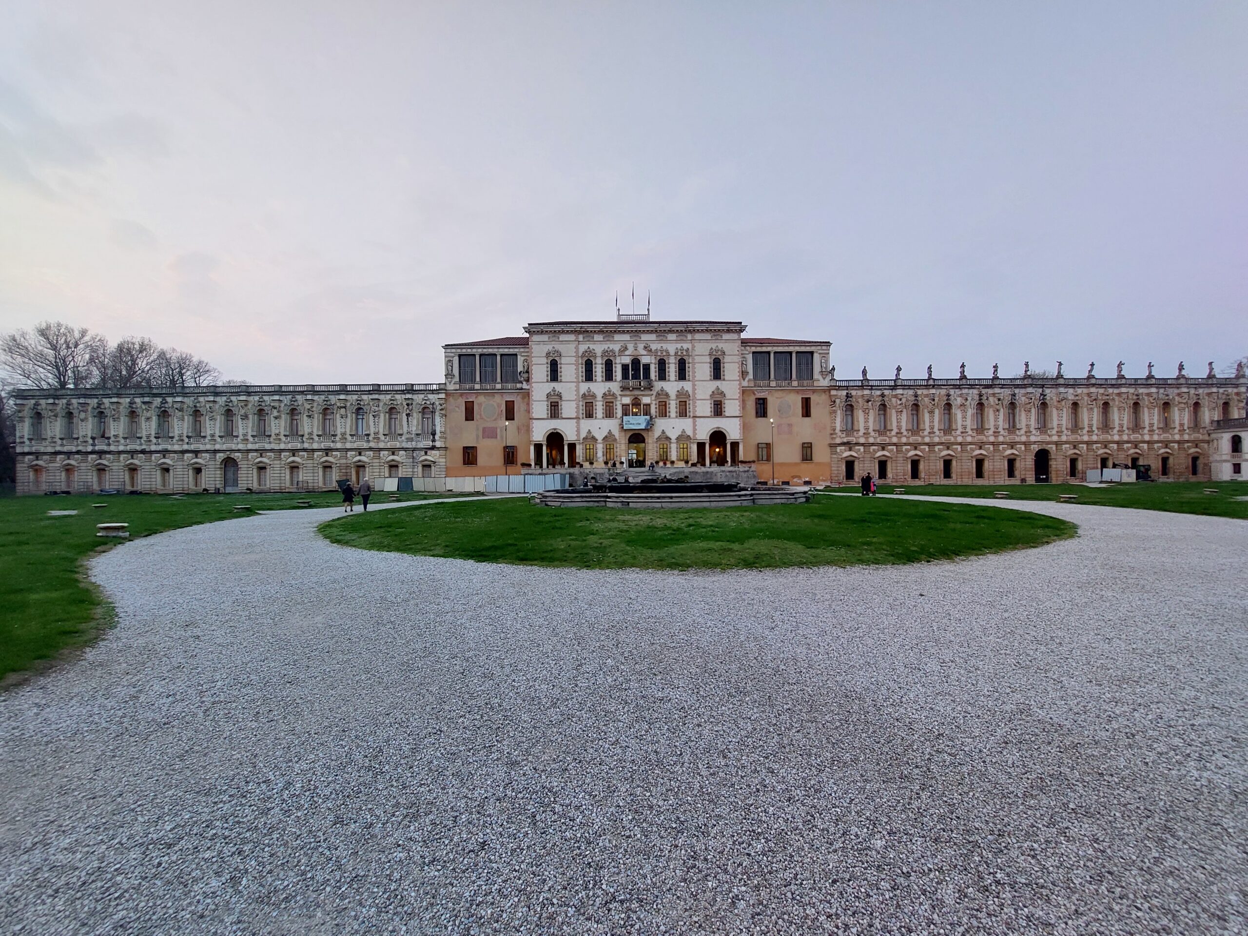 CENTO ARTISTI IN VILLA, collettiva di pittura a Villa Contarini di Piazzola sul Brenta